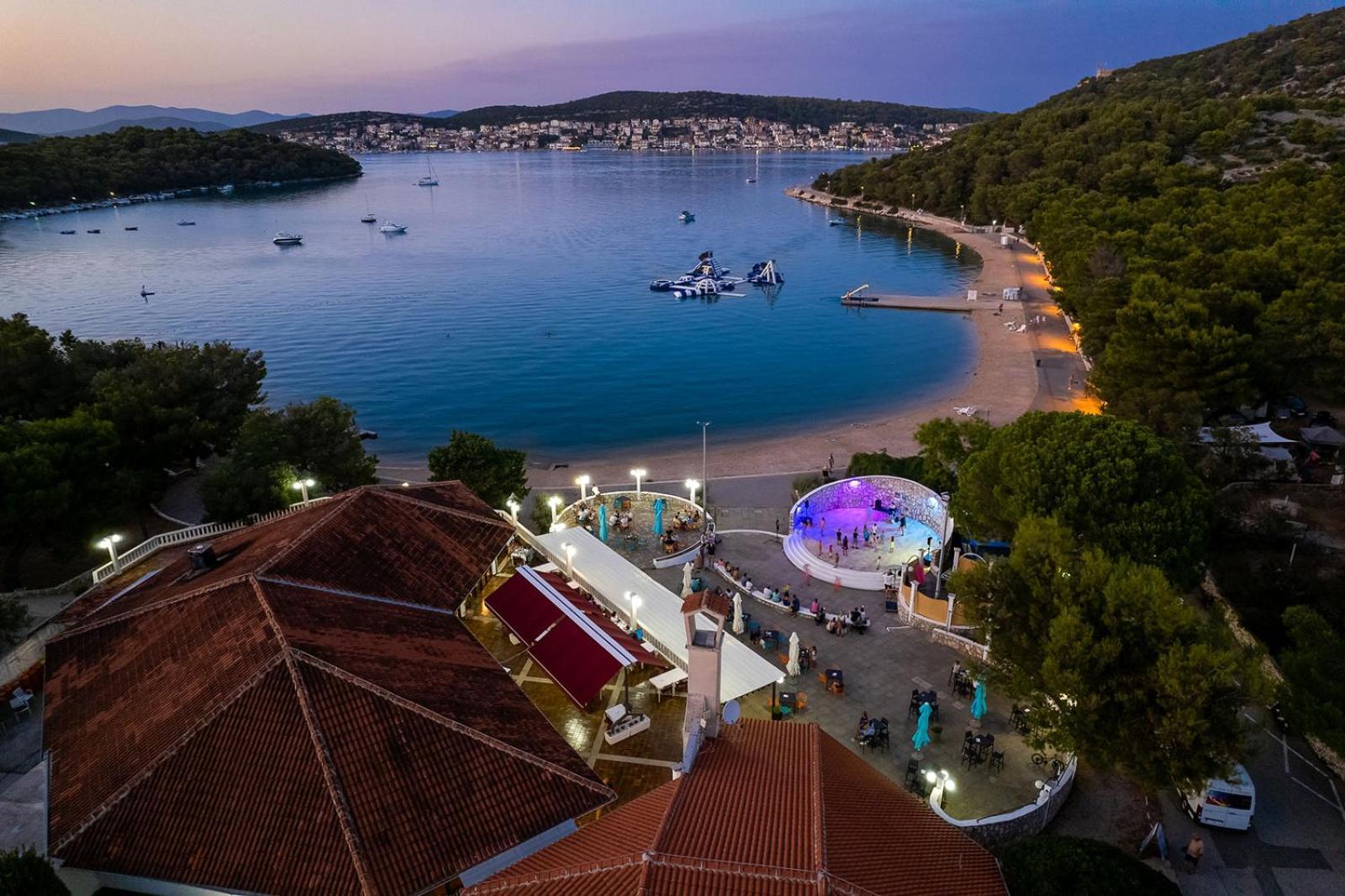Mobilheim Andrea Wunderschoene Ferienwohnung Direkt Am Meer Jezera Exterior foto